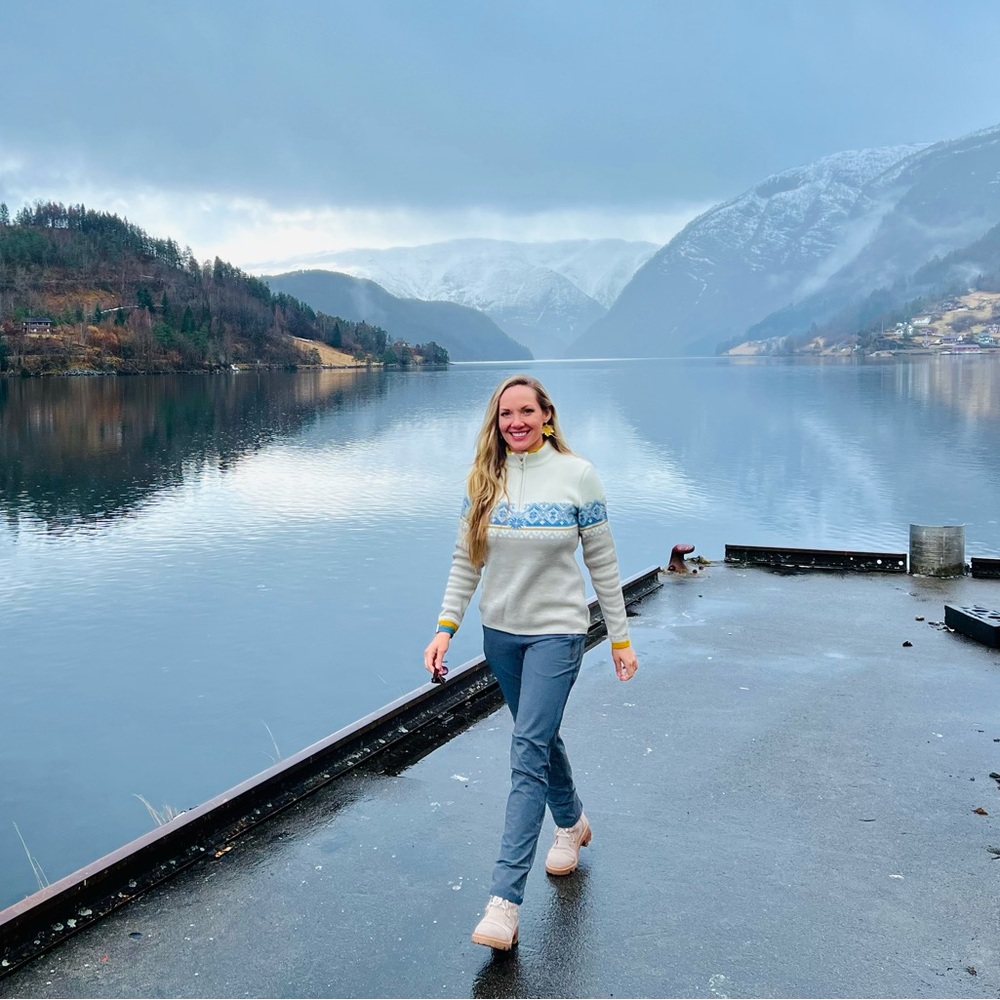 Meet your Posher, Lara